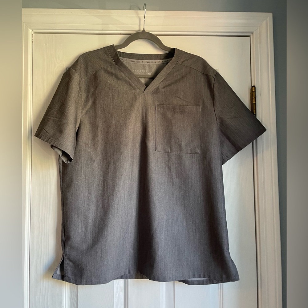 Fabletics Men’s Helix 1-Pocket Scrub Top  Gray Large Excellent Condition SS